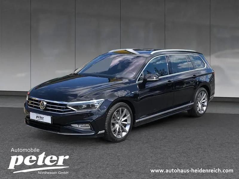 Deep black pearlescent Gebraucht 2019 VW Passat R-line Kombi | 27.880 € - Bild 1/4