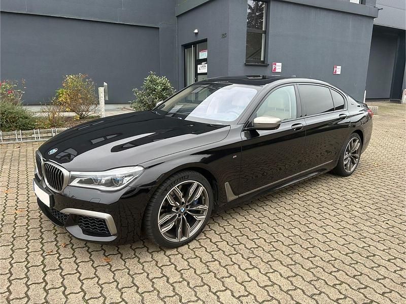 Schwarz Gebraucht 2017 BMW M760 M Sport Limousine | 64.900 € (Teuer) - Bild 1/4