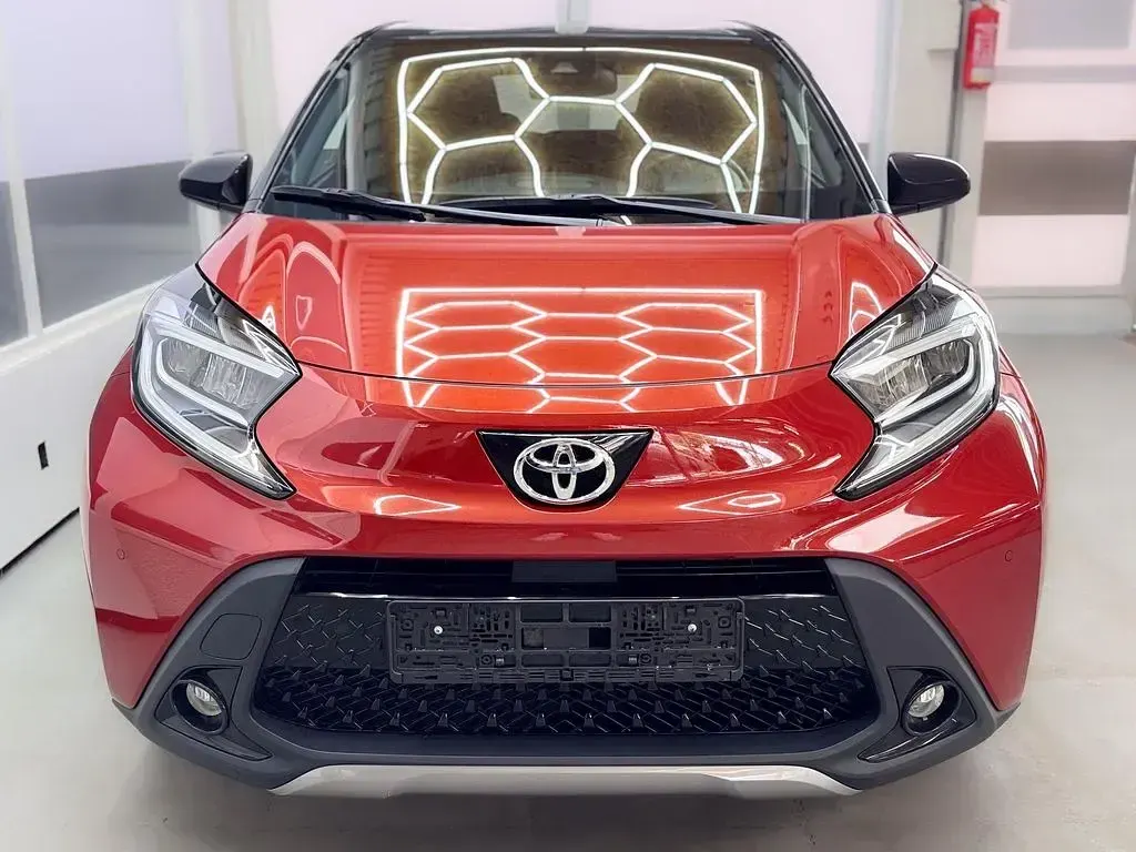 Gebraucht Toyota Aygo X X-plore 72 PS (52 kW) 2022 Rot dach schwarz SUV