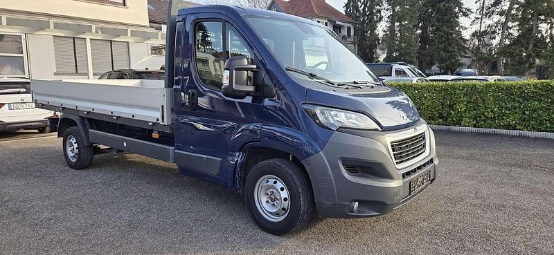 Gebraucht Peugeot Boxer 131 PS (96 kW) 2017 Farbe blau imperial/deckende Van