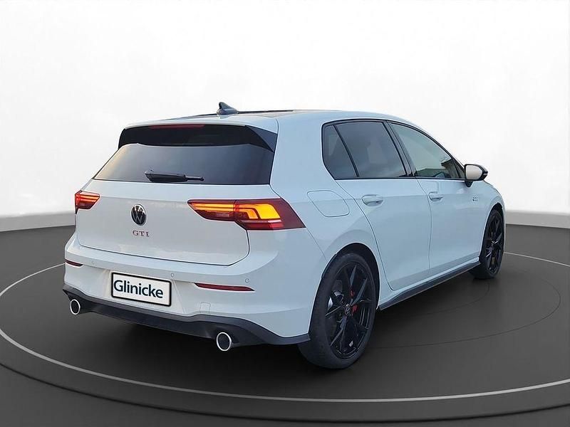Neu VW Golf VIII GTI 265 PS (194 kW) 2026 Grenadillschwarz metallic Limousine