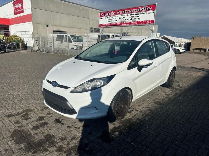 Gebraucht Ford Fiesta Trend 95 PS (69 kW) 2011 Weiß Kleinwagen