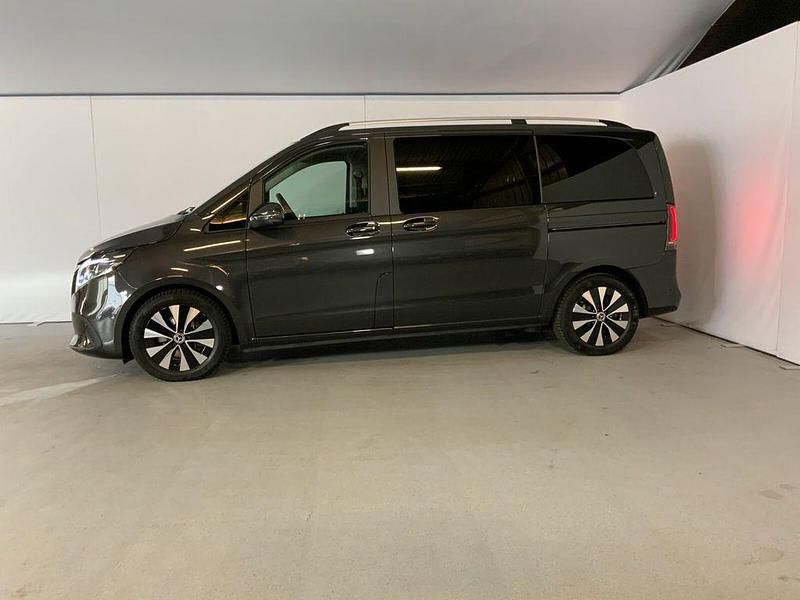 Gebraucht Mercedes V220 Style 163 PS (119 kW) 2025 Hyazinthrot metallic Van / Kleinbus