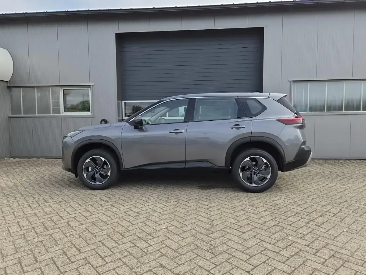 Neu Nissan X-Trail Acenta 163 PS (119 kW) 2026 Dark grey SUV
