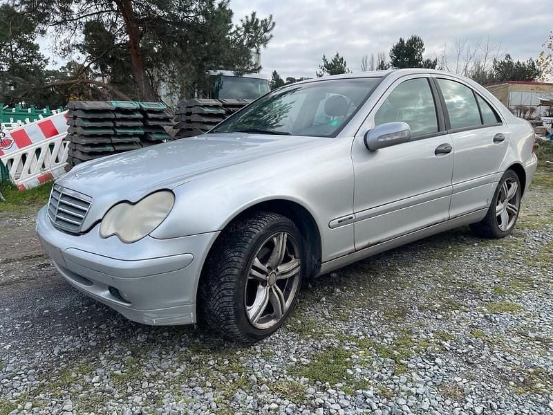 Silber Gebraucht 2002 Mercedes C220 Classic Limousine | 990 € (Superpreis) - Bild 1/4