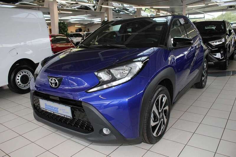 Juniper blue metallic Neu 2024 Toyota Aygo Pulse Kleinwagen | 18.490 € - Bild 1/4