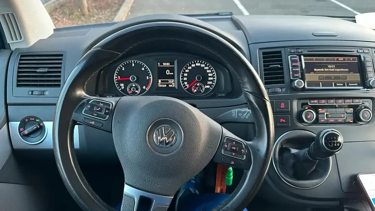 Second-hand VW Multivan 180 CP (132 kW) 2015 Albastru Monovolum