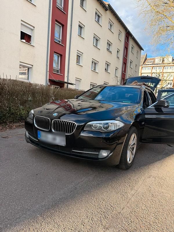 Gebraucht BMW 520 184 PS (135 kW) 2013 Schwarz Kombi