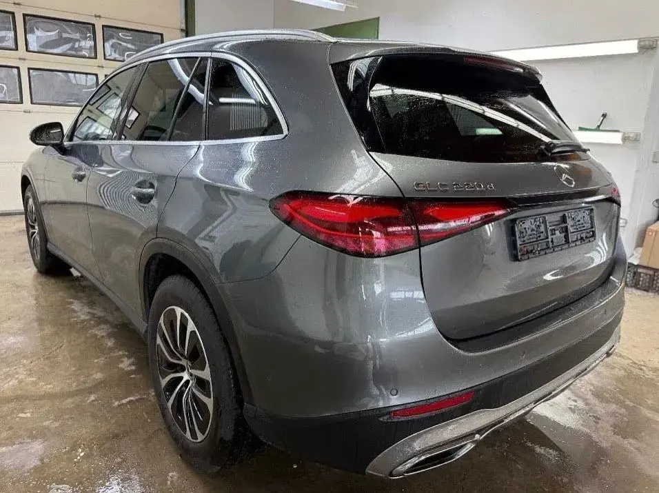 Gebraucht Mercedes GLC220 197 PS (144 kW) 2023 Grau SUV