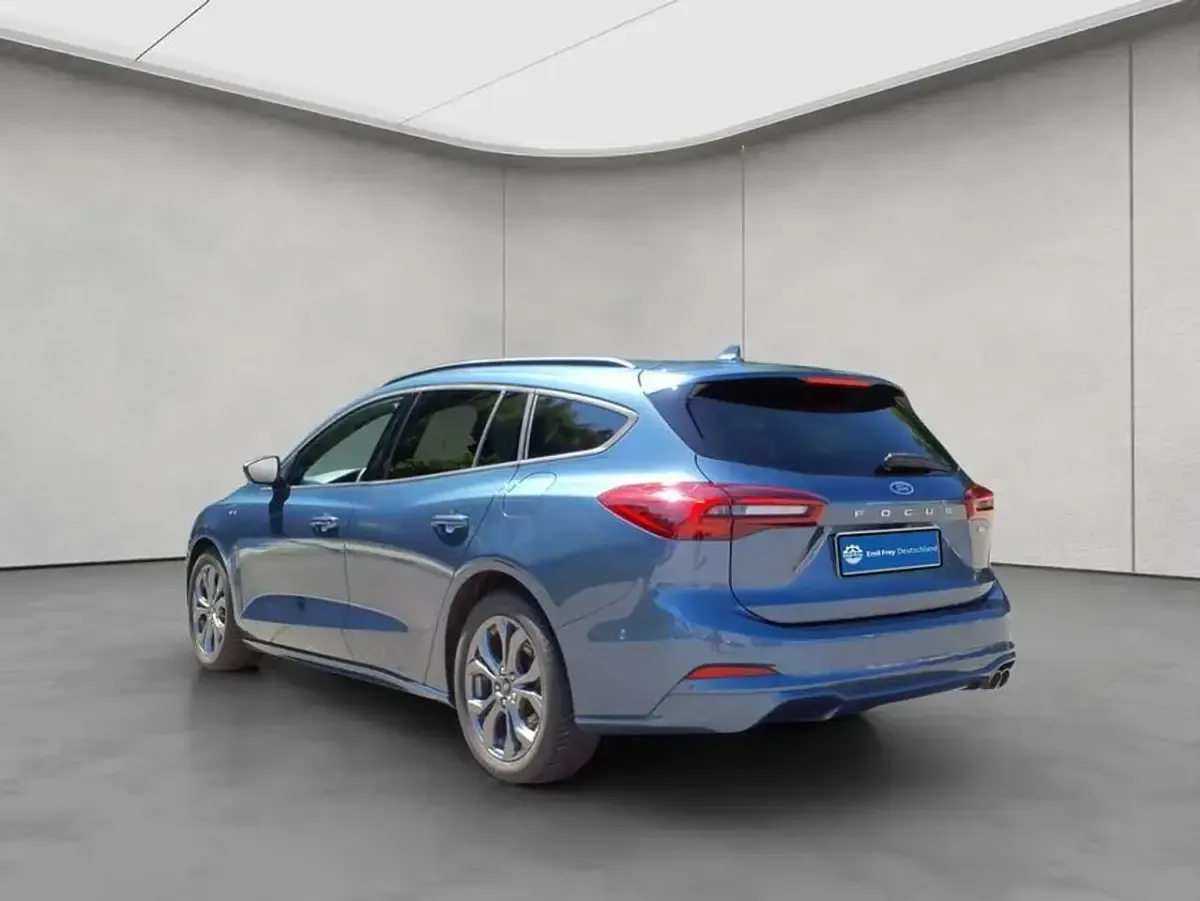 Gebraucht Ford Focus ST-Line X 125 PS (91 kW) 2023 Chrome blue metallic Kombi
