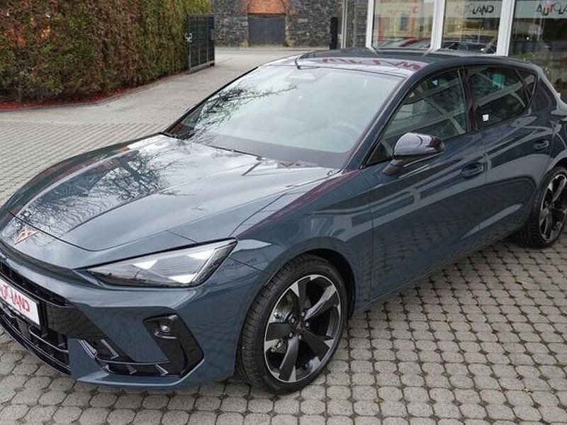 Neu Cupra Leon 150 PS (110 kW) 2026 Blau Limousine