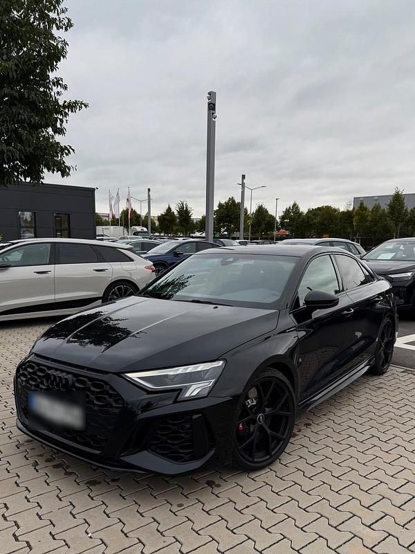 Schwarz Gebraucht 2021 Audi RS3 Ambiente Kleinwagen | 46.599 € (Fairer Preis) - Bild 1/4