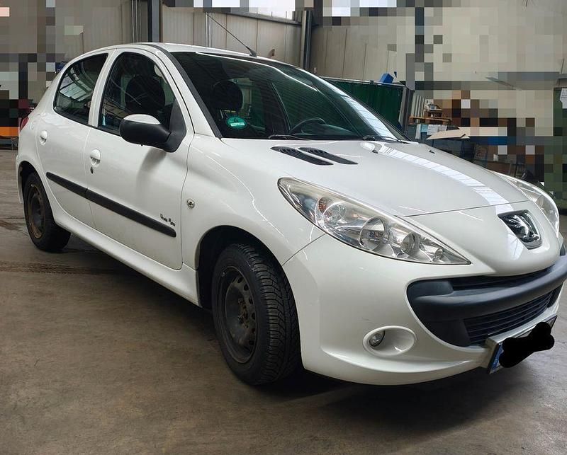 Gebraucht Peugeot 206 Urban Move 73 PS (53 kW) 2012 Weiß Limousine