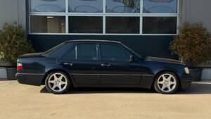 Gebraucht Mercedes E500 320 PS (235 kW) 1994 Schwarz Limousine