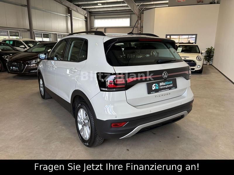 Gebraucht VW T-Cross Life 110 PS (80 kW) 2023 Grau SUV
