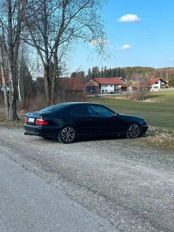 Gebraucht Mercedes CLK230 Avantgarde 197 PS (144 kW) 2001 Schwarz Coupé
