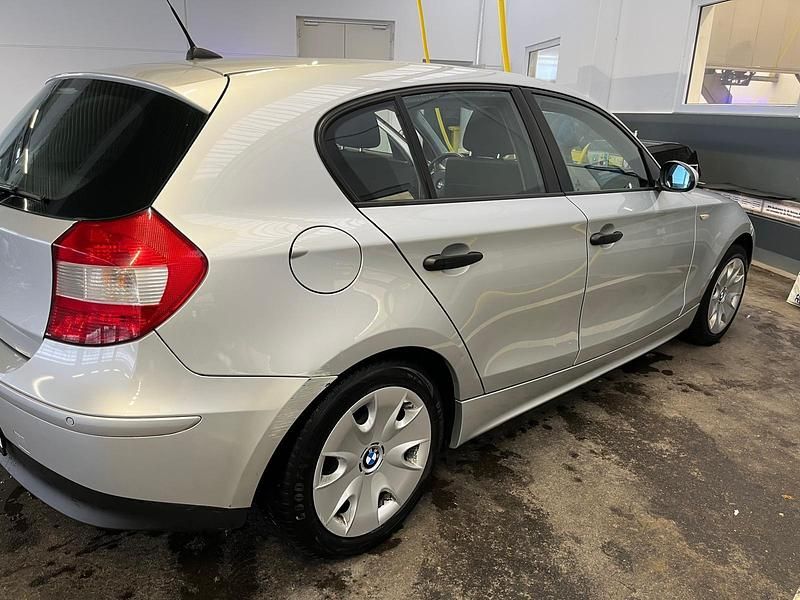 Gebraucht BMW 116 122 PS (89 kW) 2005 Silber Kleinwagen