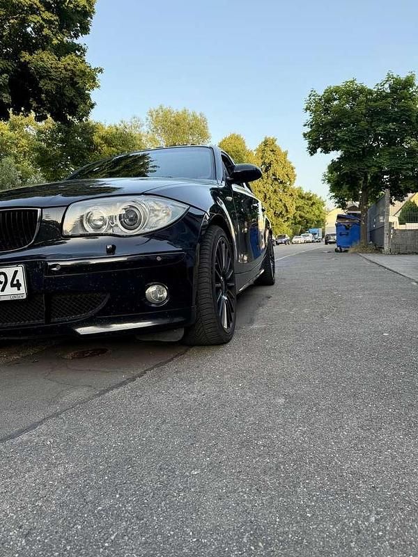 Gebraucht BMW 118 129 PS (94 kW) 2007 Schwarz Kleinwagen