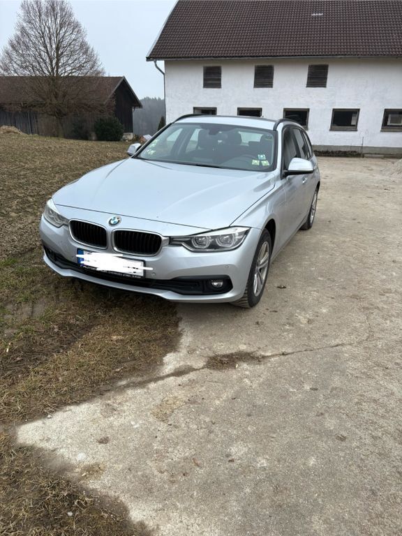 Silber Gebraucht 2019 BMW 320 Advantage Kombi | 12.500 € (Superpreis) - Bild 1/4