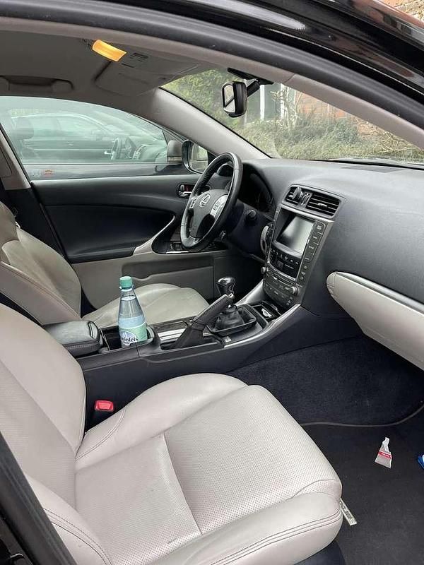 Gebraucht 2011 Lexus IS200 Limousine | 5.000 € (Guter Preis) - Bild 1/3