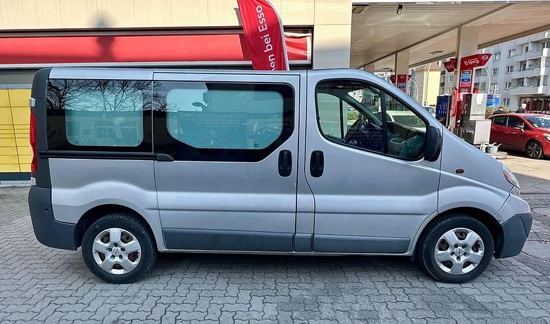 Gebraucht Opel Vivaro 114 PS (83 kW) 2015 Silber Van / Kleinbus
