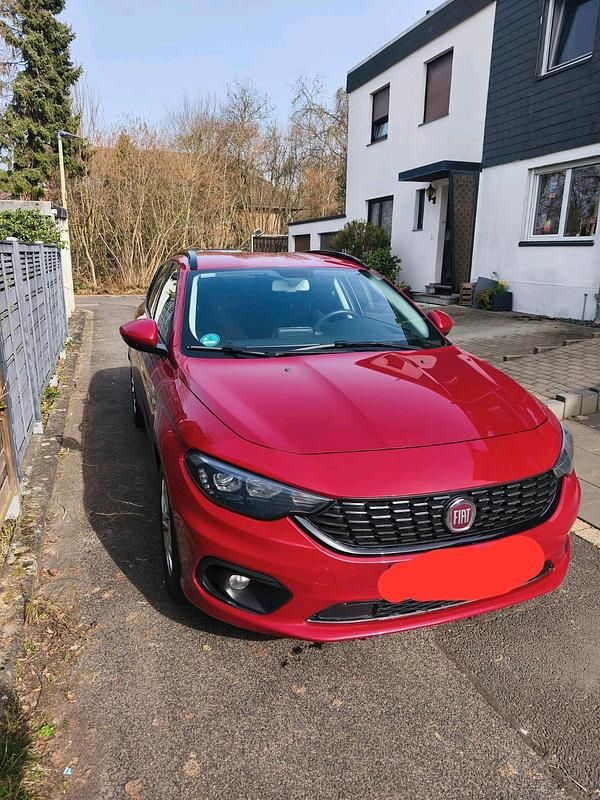 Gebraucht Fiat Tipo 110 PS (80 kW) 2017 Rot Kombi