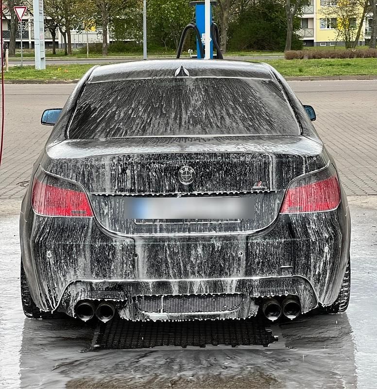 Schwarz Gebraucht 2005 BMW 545 M Sport Limousine | 8.500 € (Superpreis) - Bild 1/4