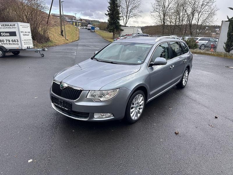 Gebraucht Skoda Superb Elegance 125 PS (91 kW) 2011 Grau Kombi