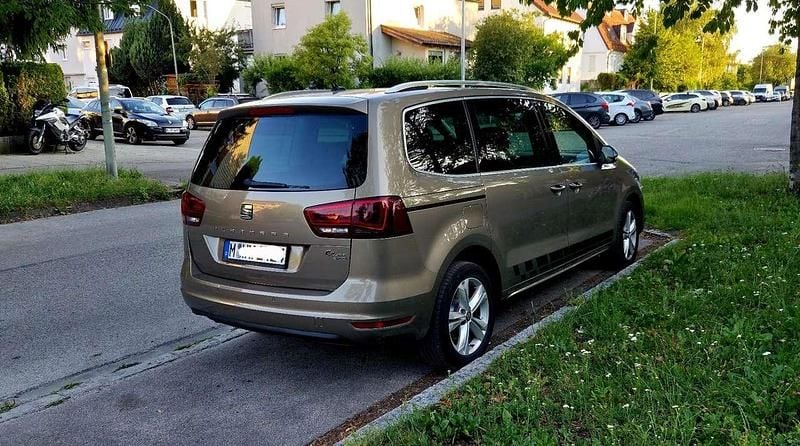 Gebraucht Seat Alhambra 4Drive 184 PS (135 kW) 2017 Gold Van / Kleinbus