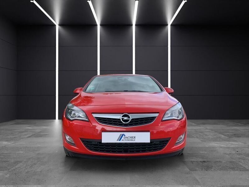 Gebraucht Opel Astra 165 PS (121 kW) 2012 Rot Limousine