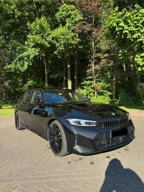 Schwarz Gebraucht 2023 BMW 330 M Sport Kombi | 41.650 € (Superpreis) - Bild 1/4