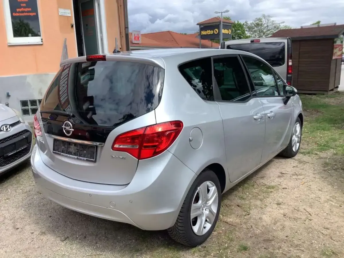 Gebraucht Opel Meriva 120 PS (88 kW) 2012 Silber Van / Kleinbus