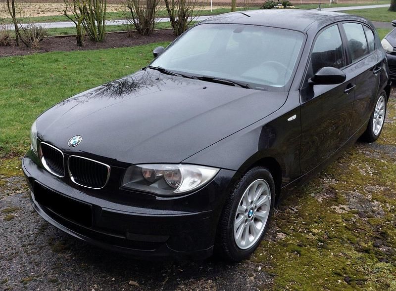 Gebraucht BMW 116 122 PS (89 kW) 2009 Schwarz Kleinwagen