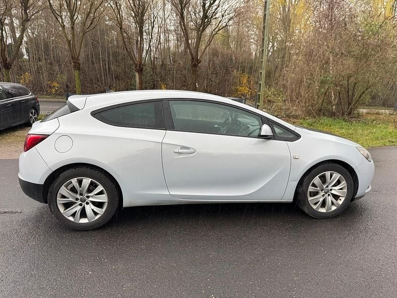 Gebraucht Opel Astra GTC Edition 120 PS (88 kW) 2011 Andere farben Coupé