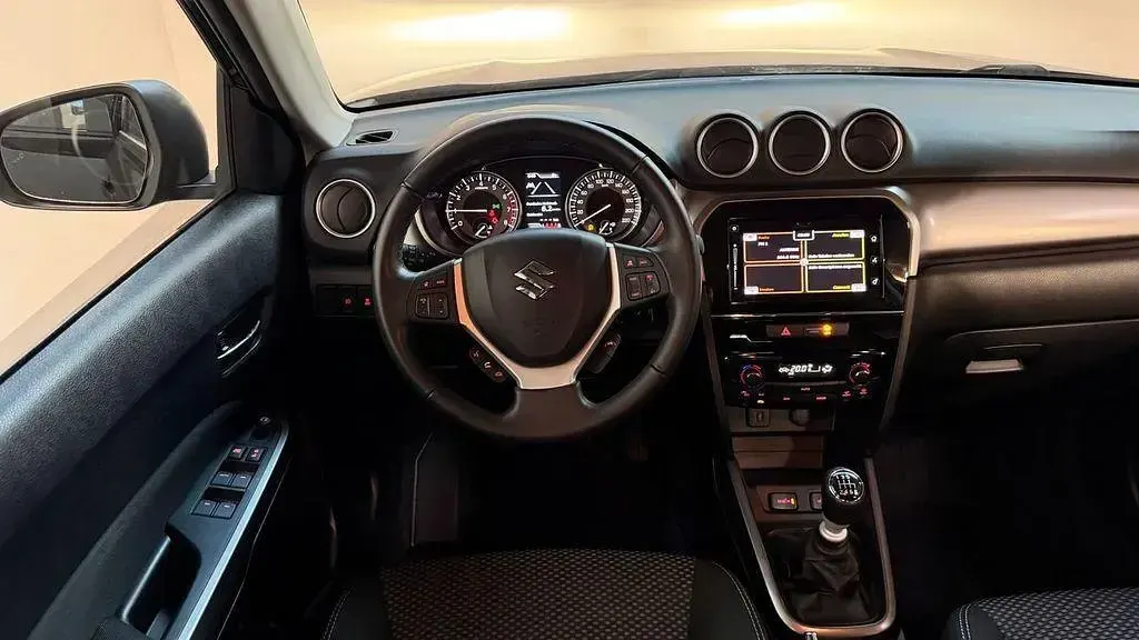 Gebraucht Suzuki Vitara Comfort 129 PS (94 kW) 2022 Schwarz SUV