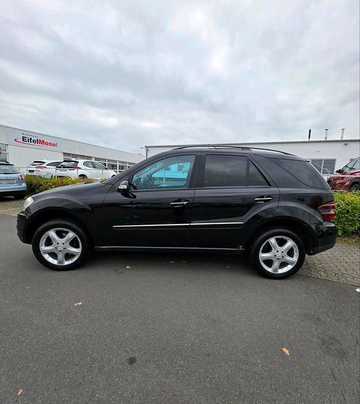 Gebraucht Mercedes ML320 224 PS (164 kW) 2006 Schwarz SUV