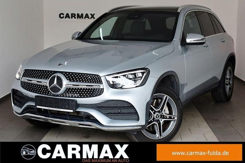 Hightechsilber metallic (metallic) Gebraucht 2022 Mercedes GLC300e AMG line SUV | 43.800 € (Fairer Preis) - Bild 1/4