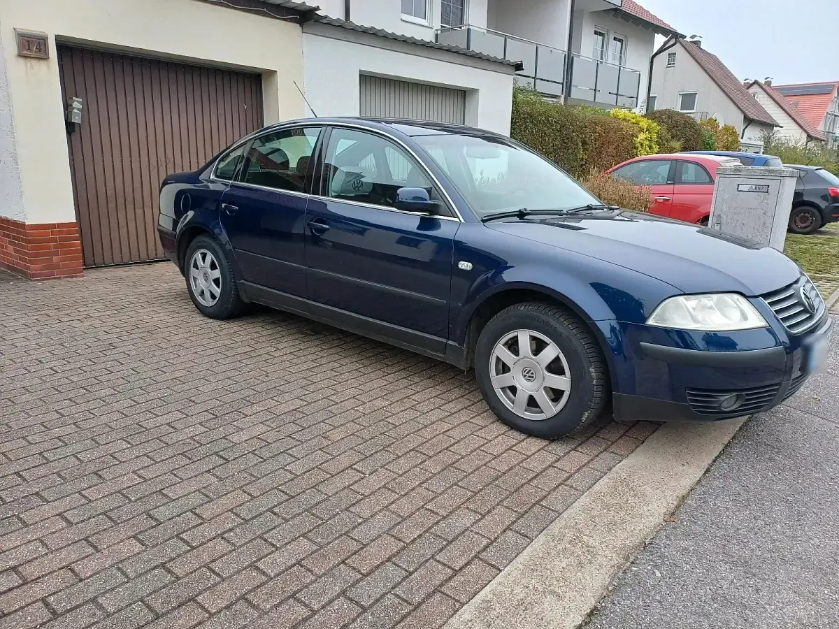 Usata VW Passat 131 CV (96 kW) 2004 Blu Berlina