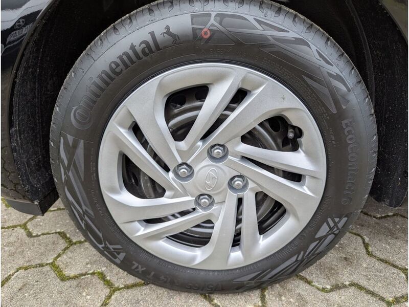 Gebraucht Hyundai i10 Select 63 PS (46 kW) 2024 Schwarz Kleinwagen