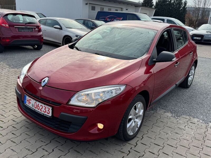 Rot Gebraucht 2012 Renault Mégane III Limousine | 4.500 € (Guter Preis) - Bild 1/4