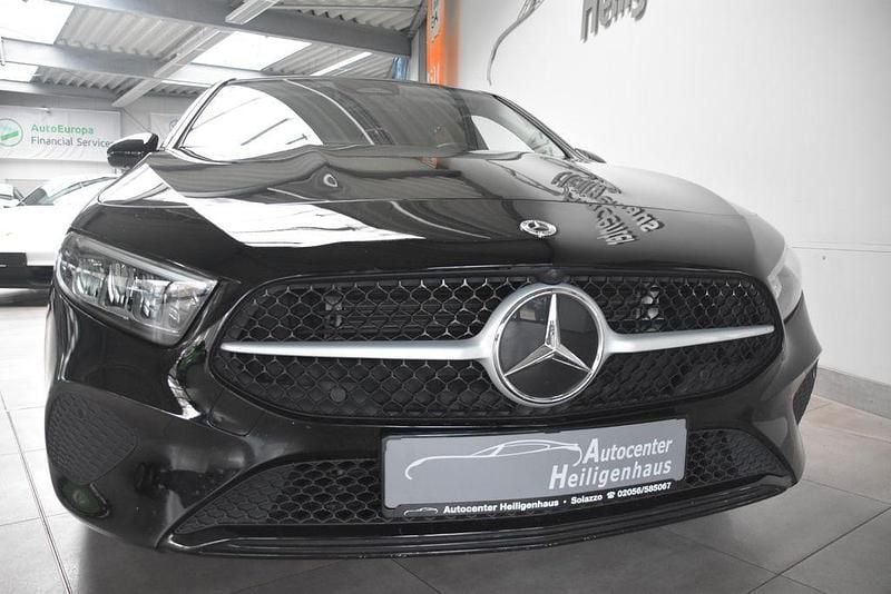 Schwarz Gebraucht 2023 Mercedes A200 Limousine | 26.480 € (Fairer Preis) - Bild 1/4