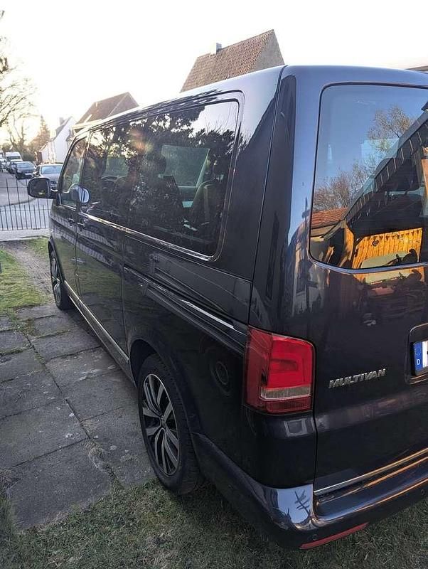 Gebraucht VW T5 Highline 179 PS (131 kW) 2015 Blau Van