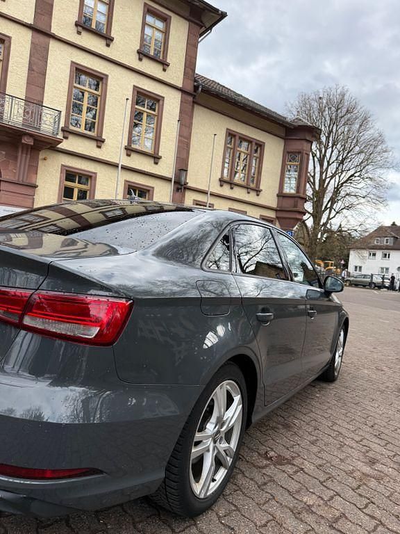 Gebraucht Audi A3 Sport 184 PS (135 kW) 2018 Grau Limousine
