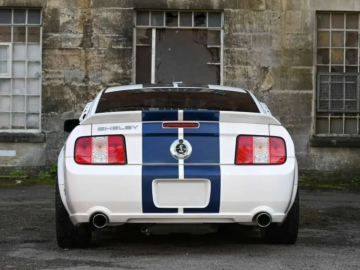 Gebraucht Ford Mustang 300 PS (220 kW) 2008 Weiß Coupé