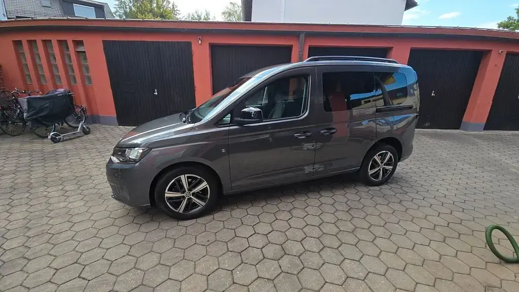 Gebraucht VW Caddy Life 116 PS (85 kW) 2024 Grau Van / Kleinbus