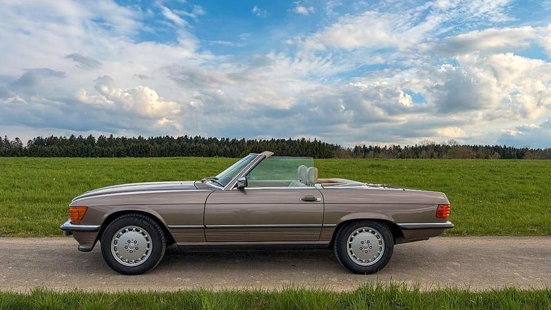 Gebraucht Mercedes 560 231 PS (169 kW) 1987 Braun Cabrio