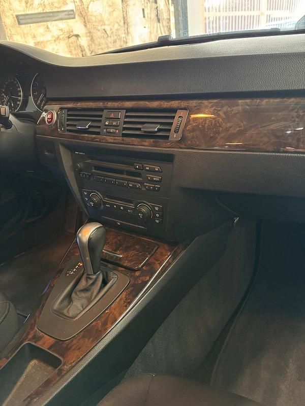 Gebraucht BMW 320 150 PS (110 kW) 2005 Grau Limousine