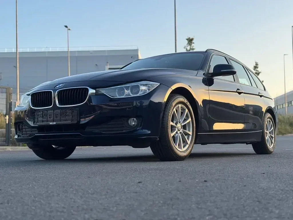 Gebraucht BMW 316 Sport Line 136 PS (100 kW) 2014 Blau Limousine