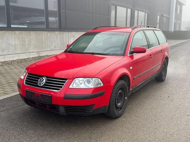 Rot Gebraucht 2002 VW Passat Basis Kombi | 1.200 € (Guter Preis) - Bild 1/4