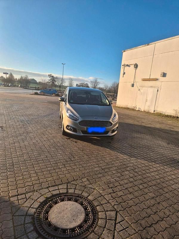 Second-hand Ford S-MAX S 178 CP (130 kW) 2015 Andere farben Monovolum